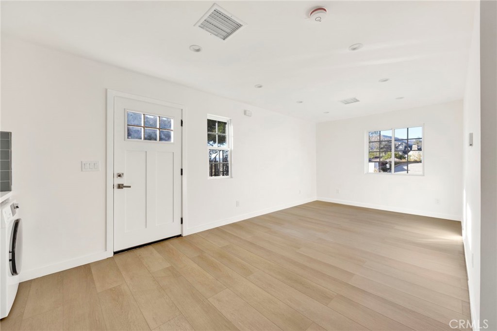 7118 Apperson Street Tujunga, CA 91042 - Photo 20 of 25 an empty room with windows