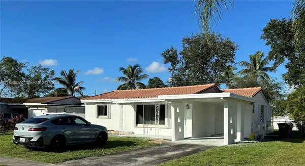 $3,700 | 2400 North 57th Way, Hollywood, FL 33021