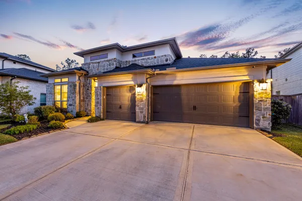 $898,000 | 137 Sweeping Valley Drive, Montgomery, TX 77316