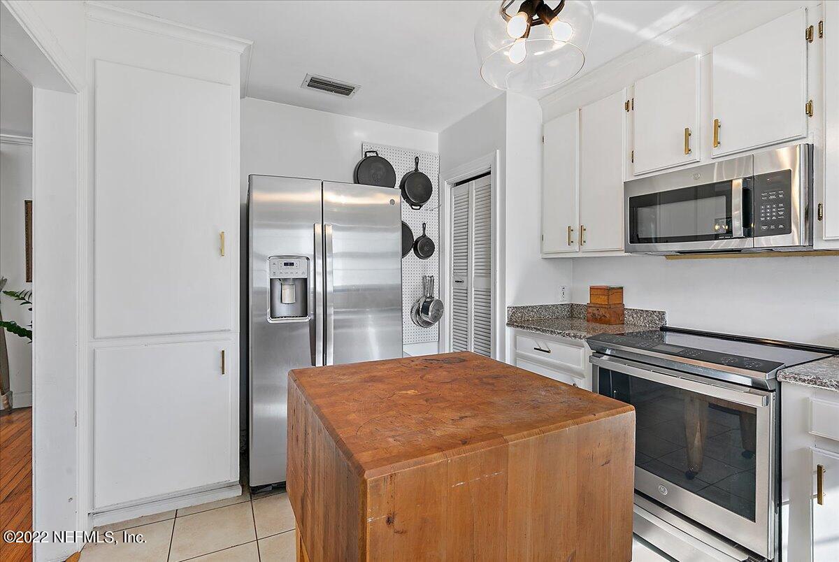 1626 Brookwood Road Jacksonville, FL 32207 - Photo 11 of 27 Kitchen