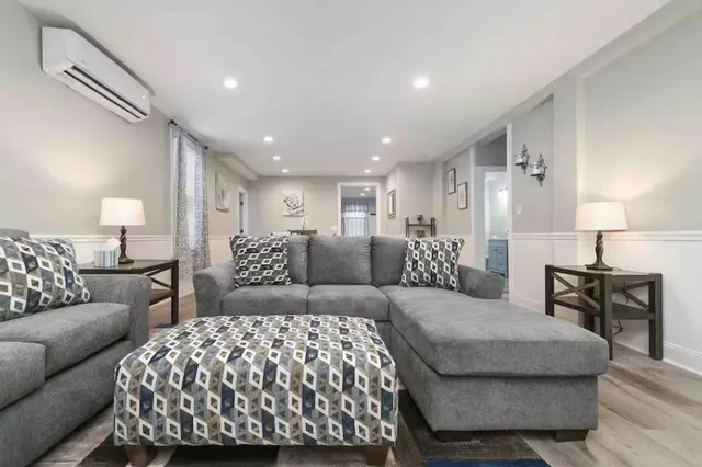 $2,100 | 155 Labelle Street, Unit 2, Pittsburgh, PA 15211