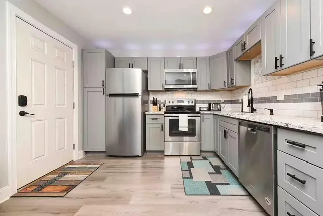 $2,100 | 155 Labelle Street, Unit 2, Pittsburgh, PA 15211