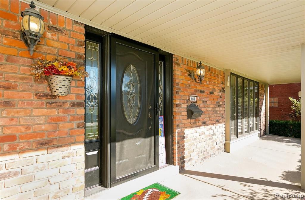 660 Cook Road Grosse Pointe Woods, MI 48236 - Photo 3 of 49