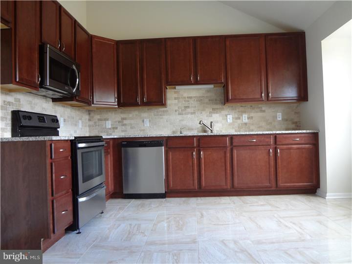 6 Lawrence Road Audubon, PA 19403 - Photo 5 of 24 Kitchen