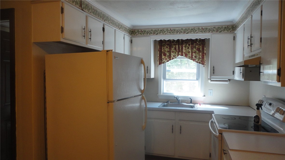 333 Matteson Road Scituate, RI 02831 - Photo 7 of 13 kitchen