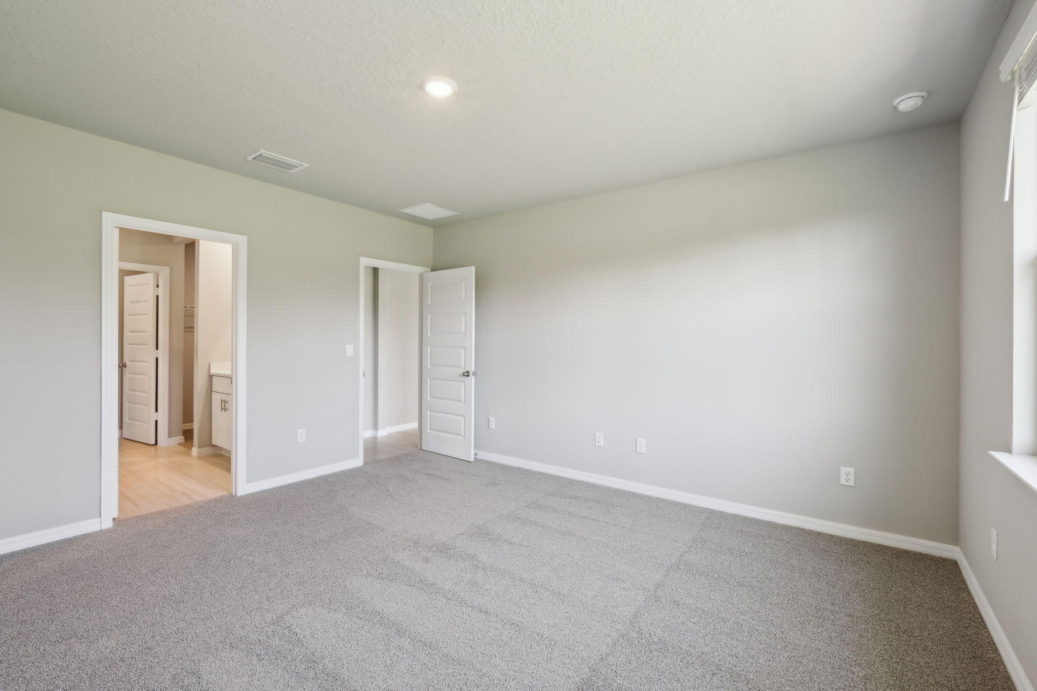 5413 Hampton Park Circle Vero Beach, FL 32966 - Photo 28 of 39 a view of an empty room