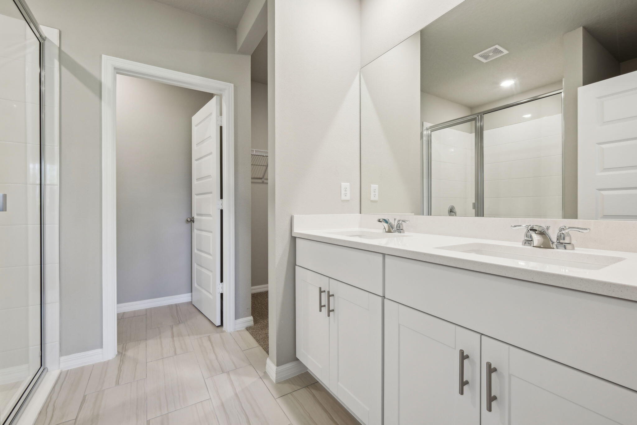 5413 Hampton Park Circle Vero Beach, FL 32966 - Photo 29 of 39 a bathroom with 2 sink and a mirror