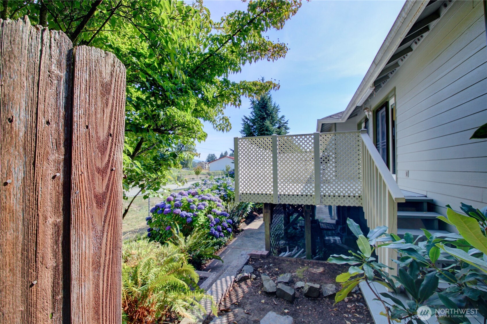 208 Gardner Road Burlington, WA 98233 - Photo 4 of 39 Gallery Image 4