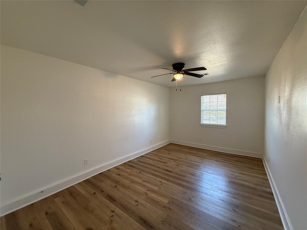 618 Pleasant Valley Road Garland, TX 75040 - Photo 13 of 22