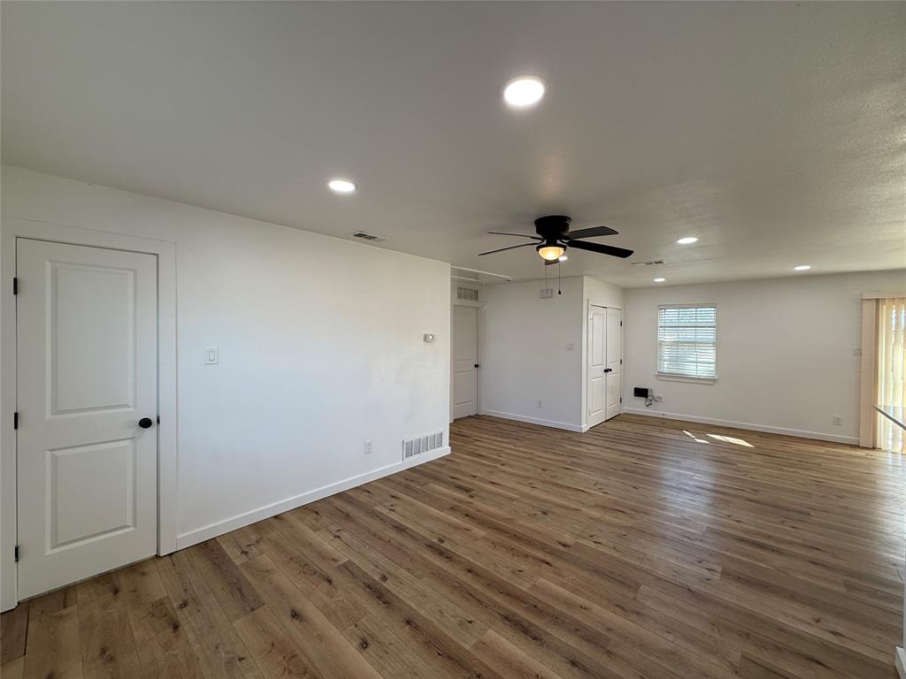 618 Pleasant Valley Road Garland, TX 75040 - Photo 3 of 22