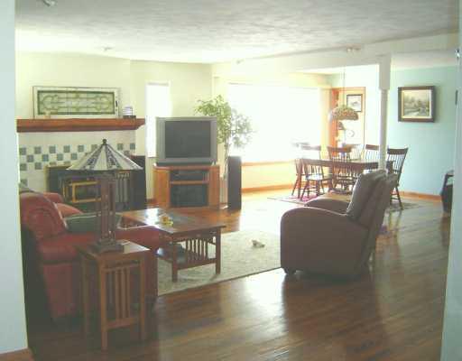 5629 Aiken Road McKees Rocks, PA 15136 - Photo 3 of 8 Living Room.