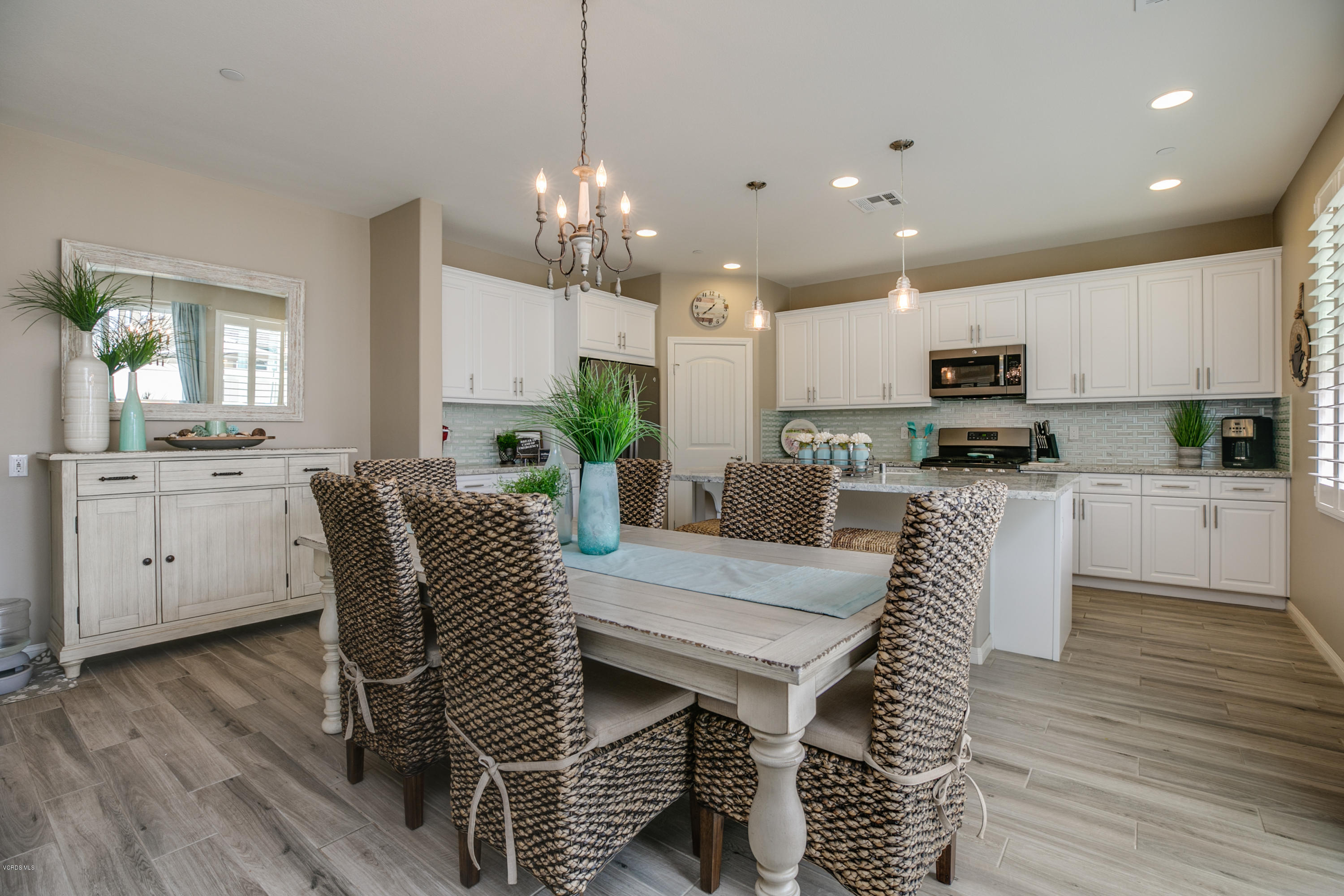 688 Platte Way Oxnard, CA 93036 - Photo 11 of 35 TwoFishDigital_688Platte-12