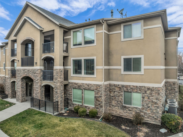905 South Main Street, Unit G Layton, UT 84041 - Photo 27 of 36 View of building exterior