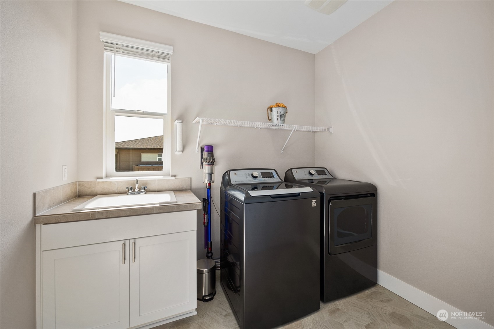 7717 Connells Prairie Road Bonney Lake, WA 98391 - Photo 7 of 33 Gallery Image 7
