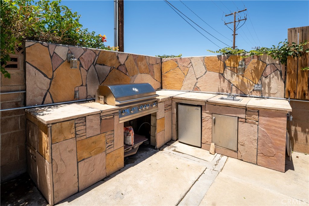 2501 East Avenue R4 Palmdale, CA 93550 - Photo 12 of 40 Fire up your grill, let the good times roll!