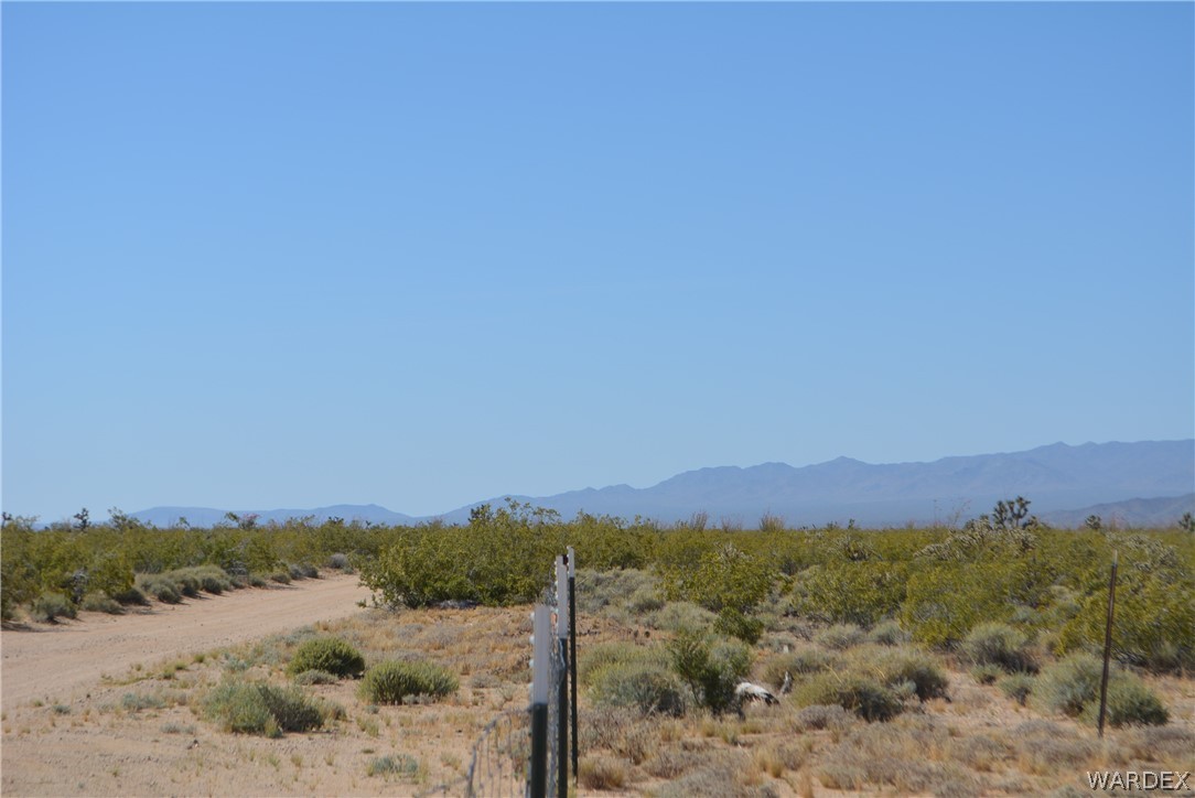 15355 Joshua Road Yucca, AZ 86438 - Photo 12 of 37
