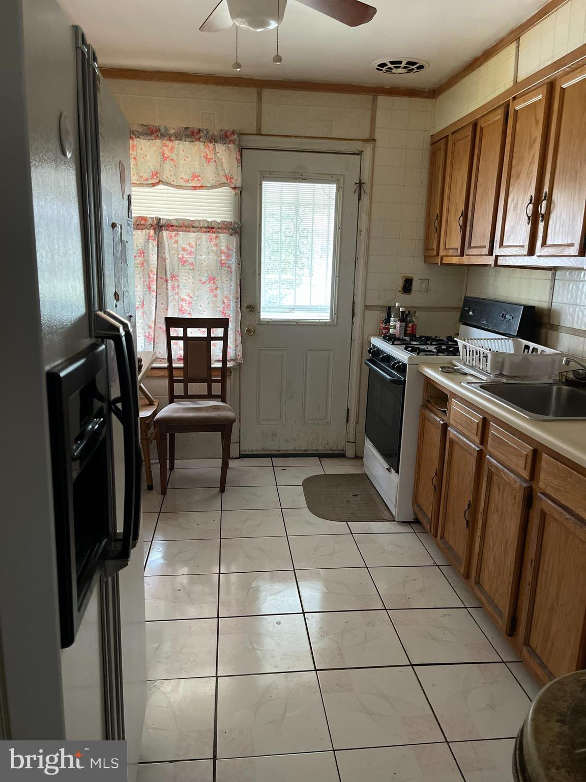 5608 Sagra Road Baltimore, MD 21239 - Photo 7 of 17 kitchen with door to back yard