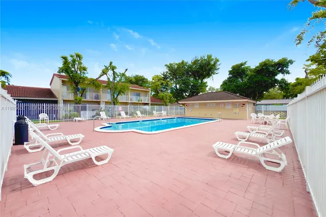 a picture of a bench in a white microwave