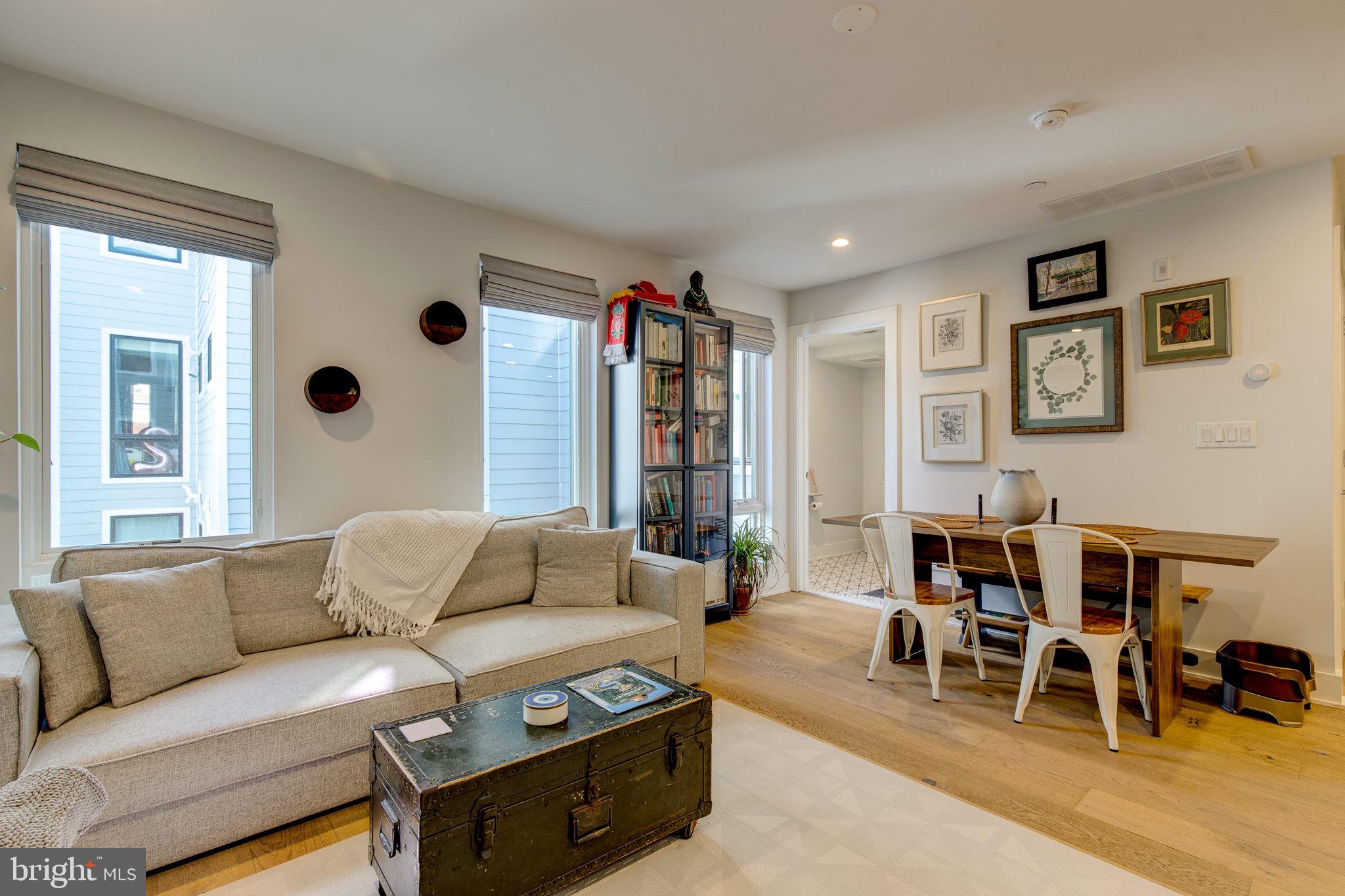 212 Bainbridge Street, Unit 4 Philadelphia, PA 19147 - Photo 14 of 27 Livingroom