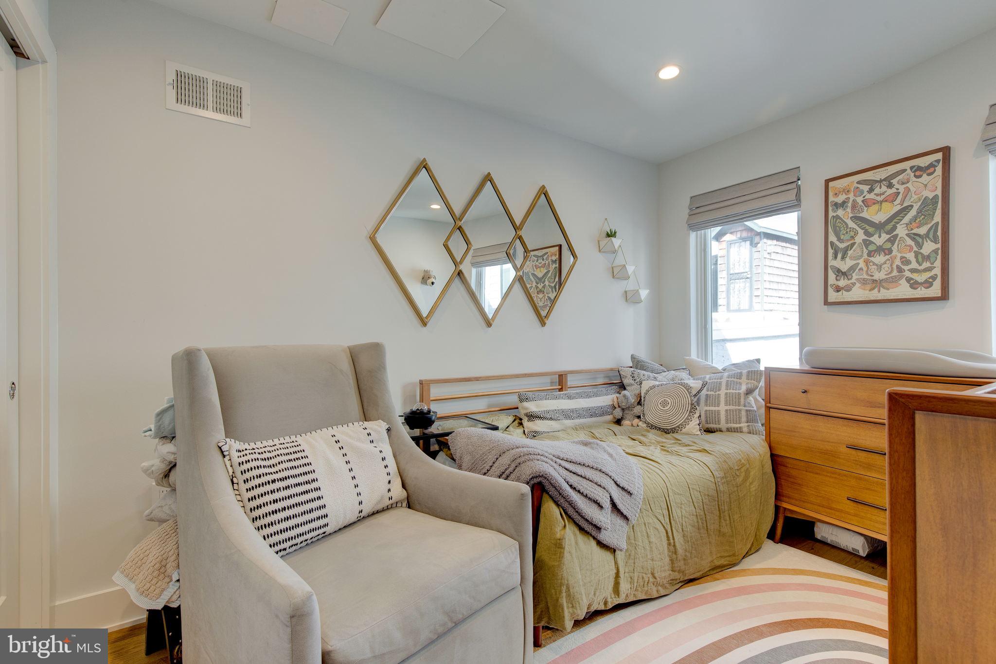 212 Bainbridge Street, Unit 4 Philadelphia, PA 19147 - Photo 22 of 27 2nd bedroom