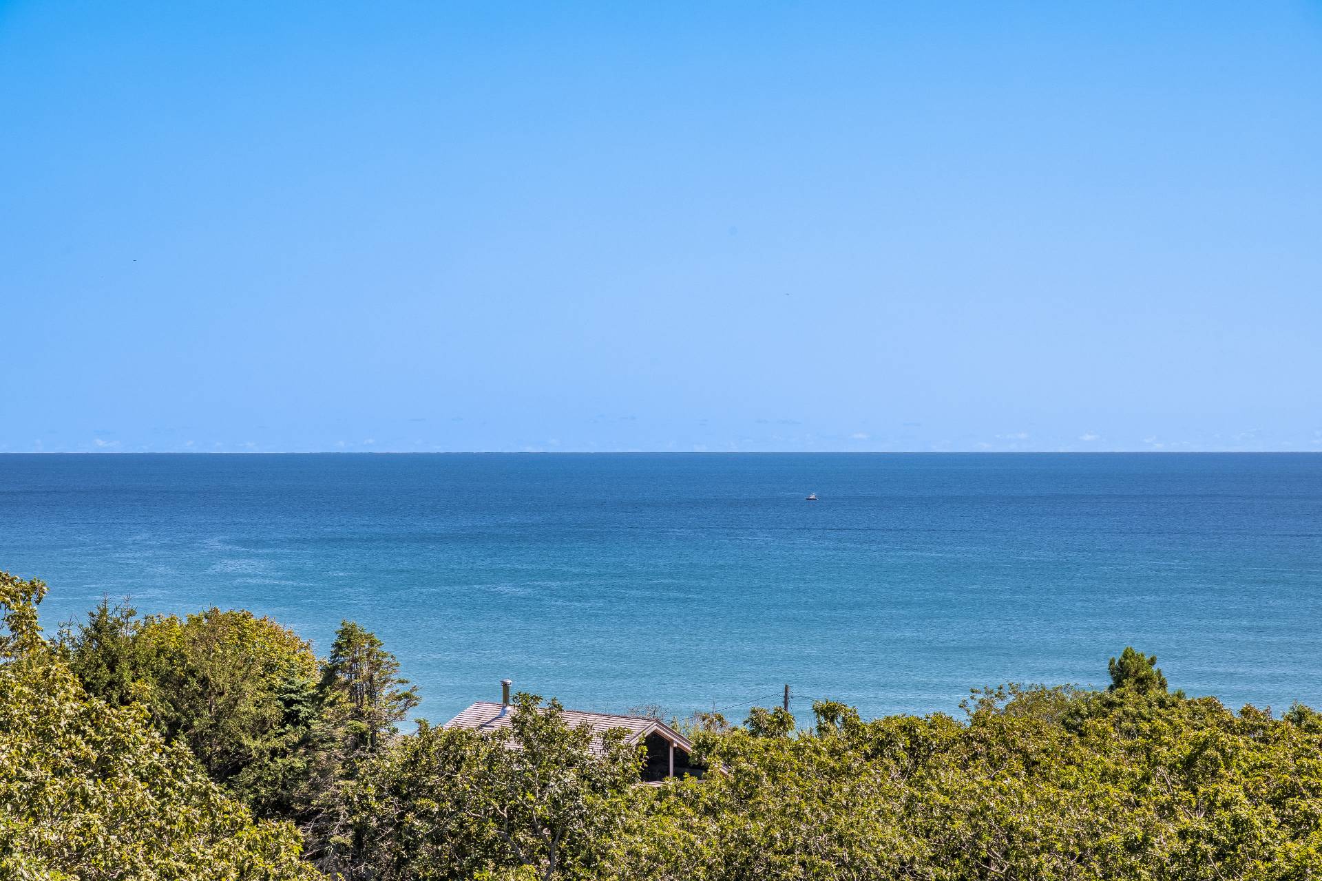 21 Tara Road Montauk, NY 11954 - Photo 32 of 37 a view of an ocean