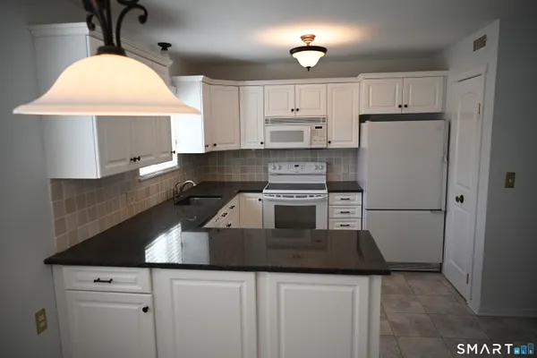 $2,600 | 922 Heritage Village, Unit B, Southbury, CT 06488