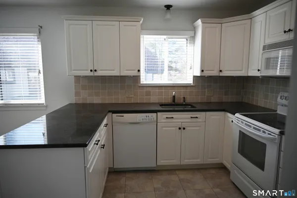 $2,600 | 922 Heritage Village, Unit B, Southbury, CT 06488