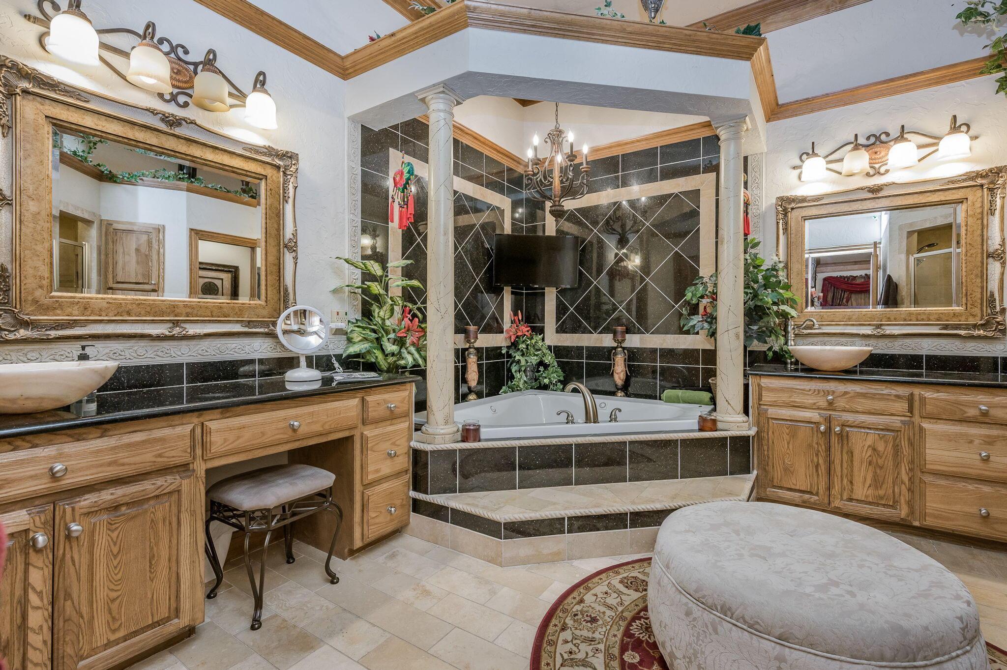 9000 Rj Drive Amarillo, TX 79119 - Photo 17 of 42 Master Bathroom