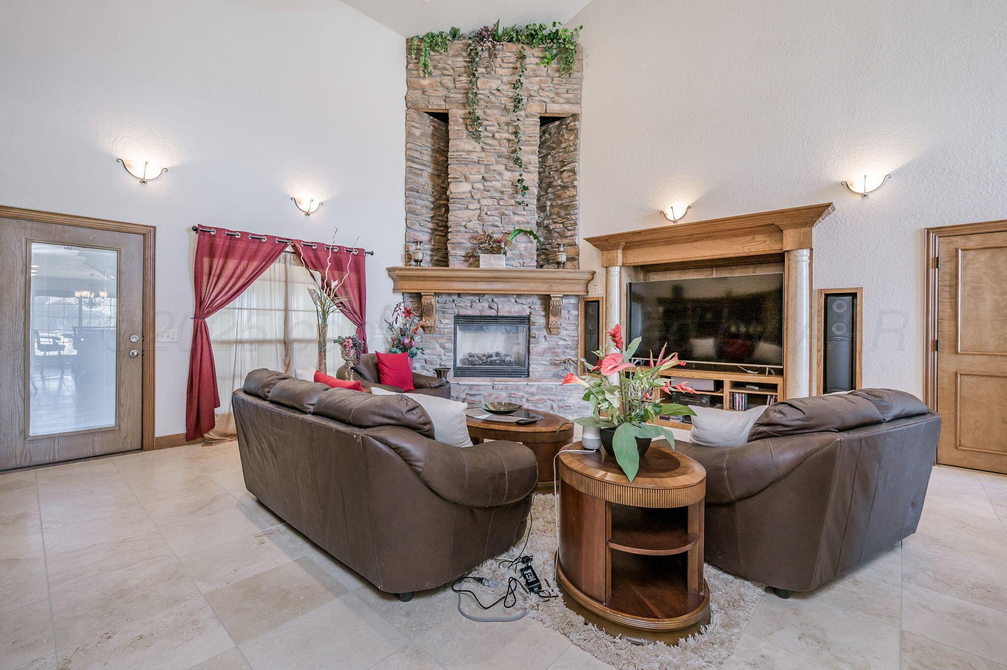 9000 Rj Drive Amarillo, TX 79119 - Photo 7 of 42 Living Room