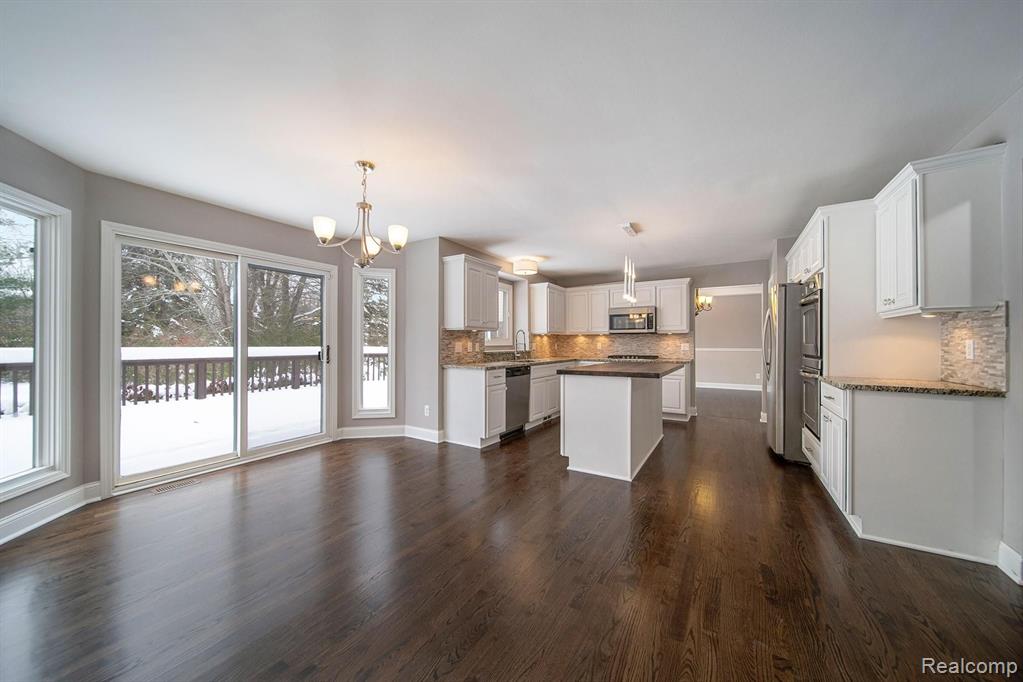 6627 Ridgewood Court Clarkston, MI 48348 - Photo 7 of 38