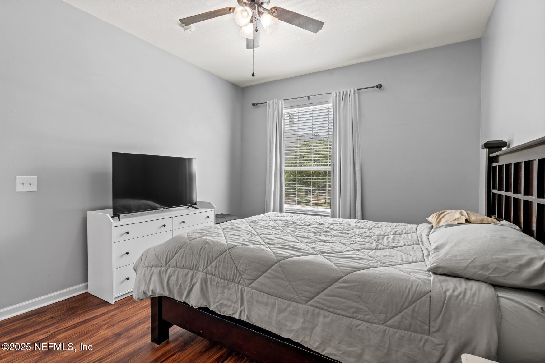 8601 Beach Boulevard, Unit 905 Jacksonville, FL 32216 - Photo 14 of 27 a bedroom with a bed and a tv