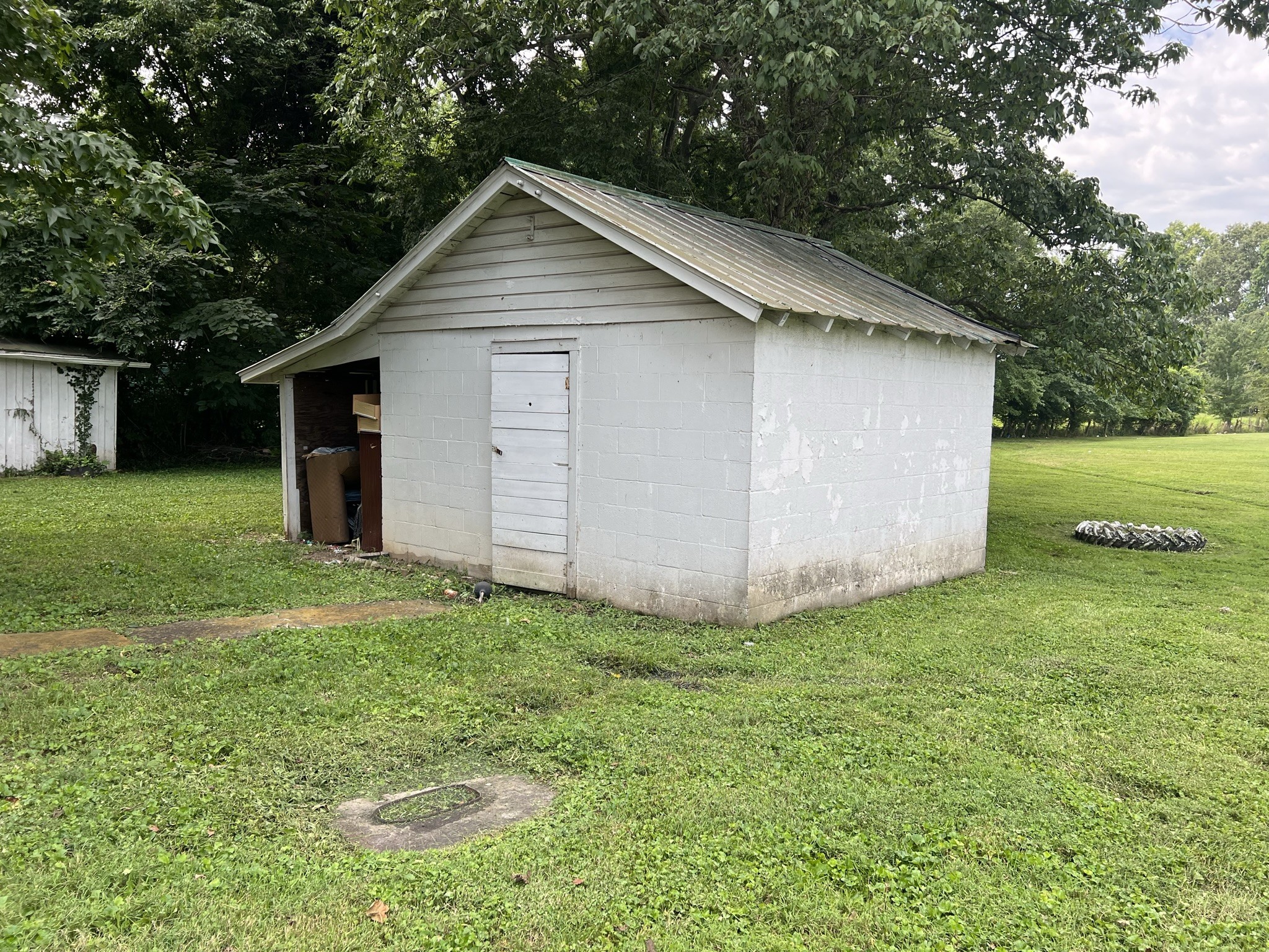 1400 Old Dover Road Clarksville, TN 37042 - Photo 12 of 65 a view of a backyard with a garden
