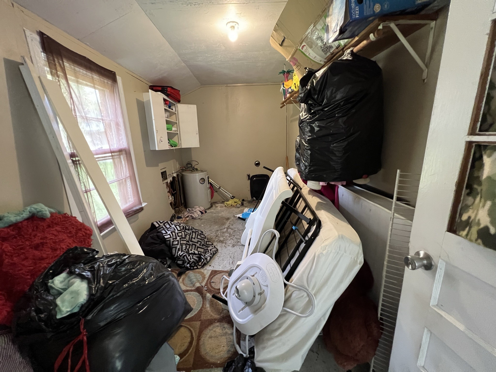 1400 Old Dover Road Clarksville, TN 37042 - Photo 24 of 65 a bedroom with two beds and a window