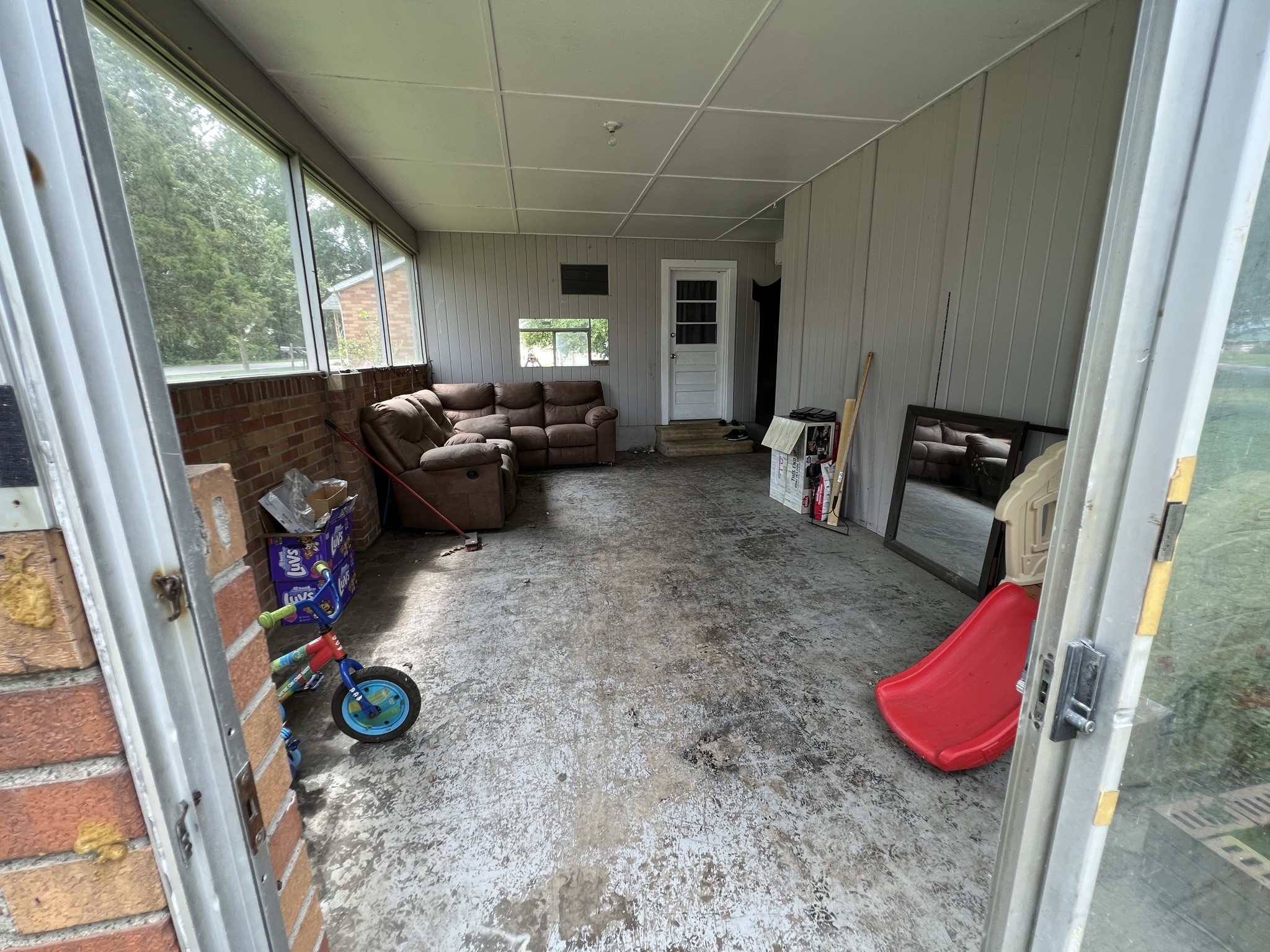 1400 Old Dover Road Clarksville, TN 37042 - Photo 25 of 65 a living room with furniture and a floor to ceiling window