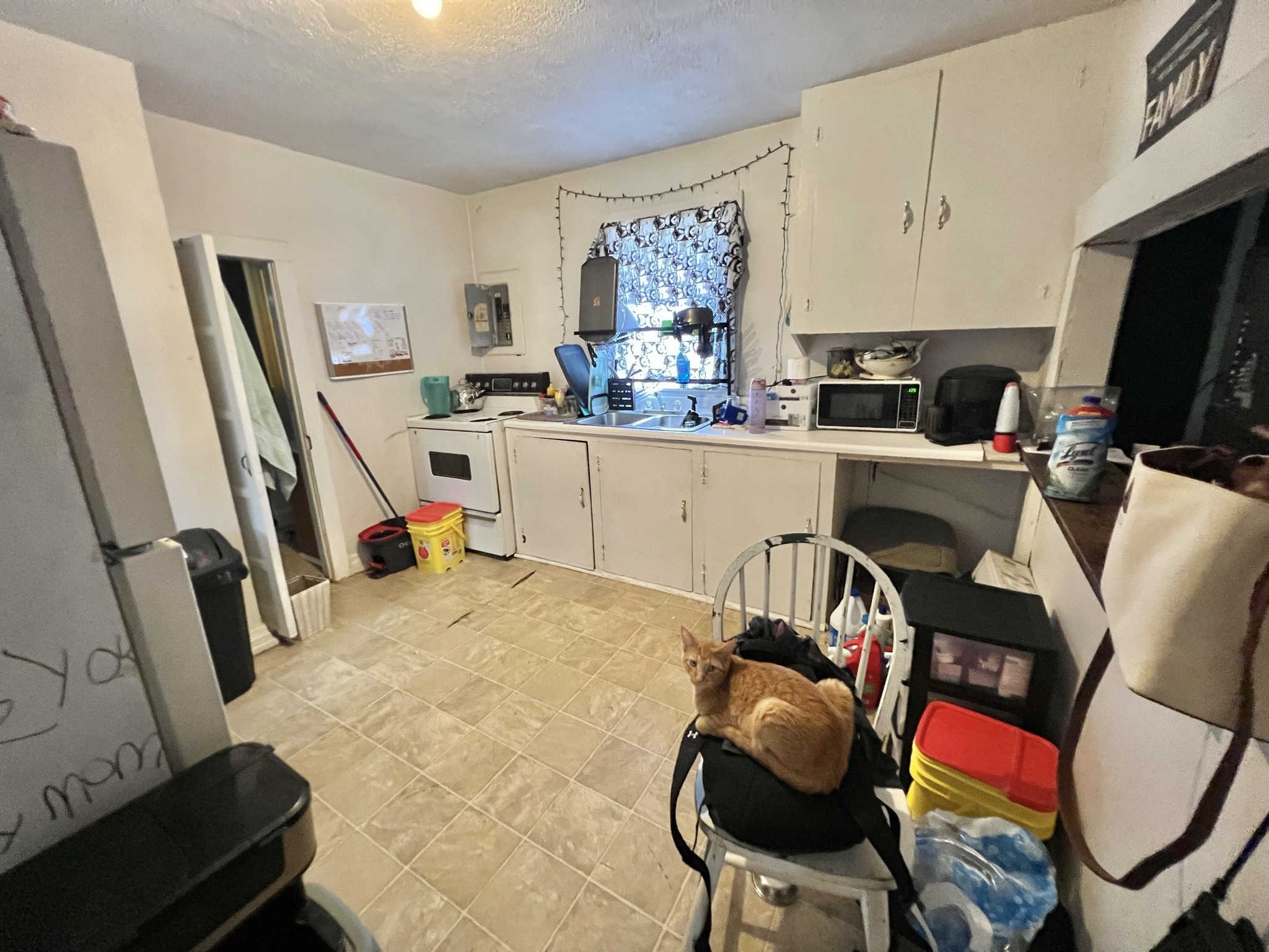 1400 Old Dover Road Clarksville, TN 37042 - Photo 59 of 65 a room with furniture a flat screen tv and a window