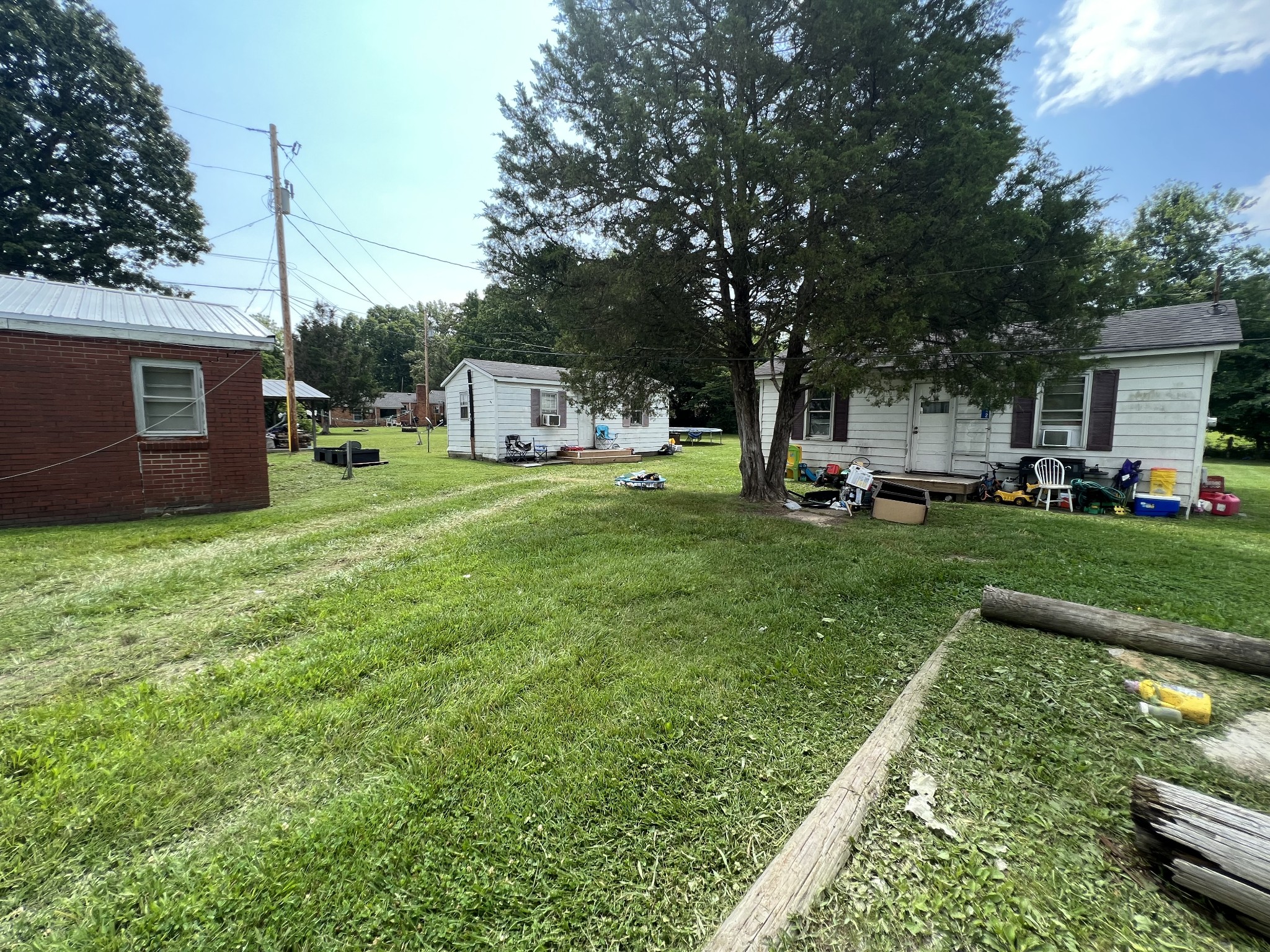 1400 Old Dover Road Clarksville, TN 37042 - Photo 6 of 65 a house view with a sitting space and garden