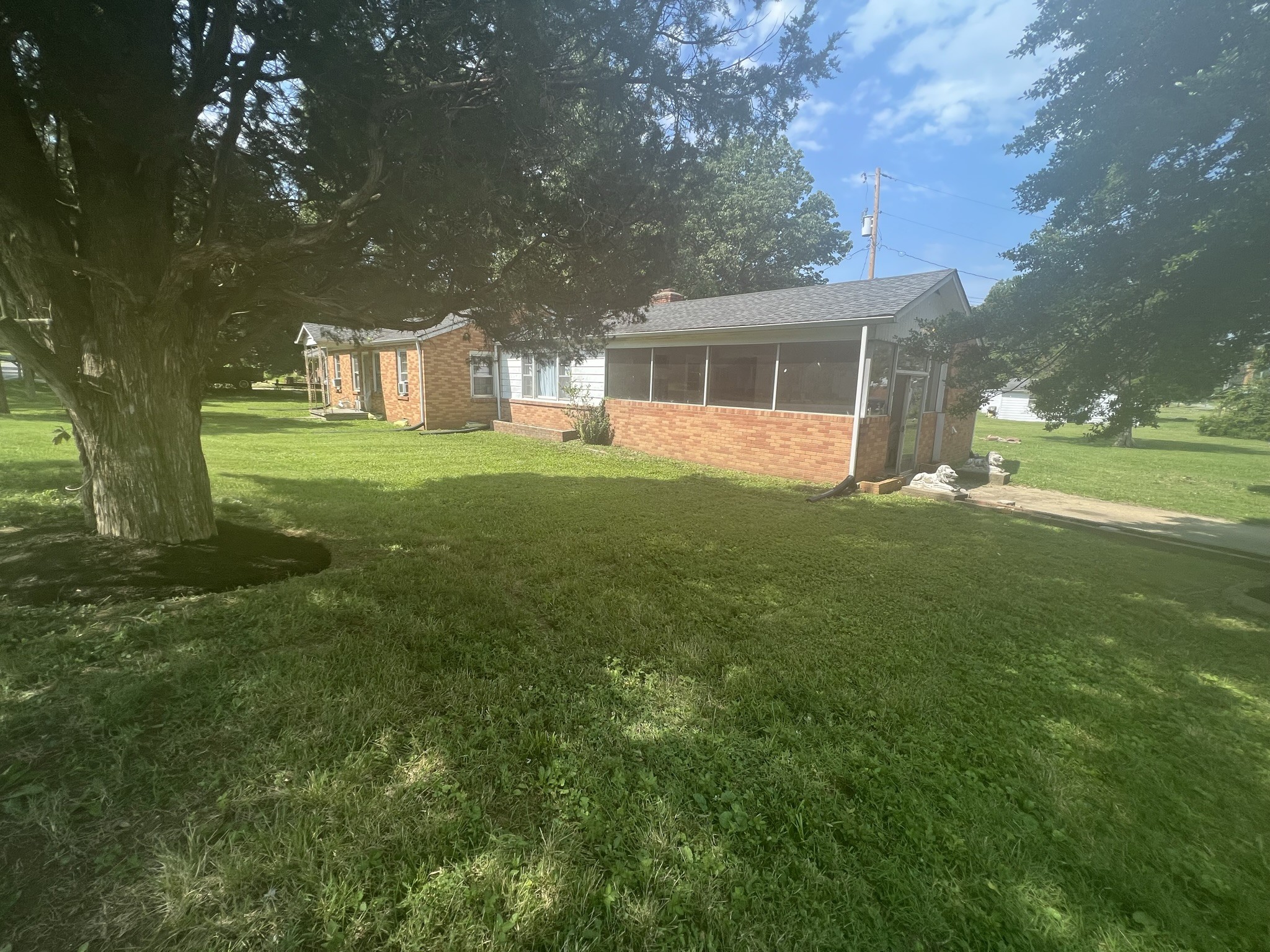 1400 Old Dover Road Clarksville, TN 37042 - Photo 9 of 65 a front view of a house with a garden