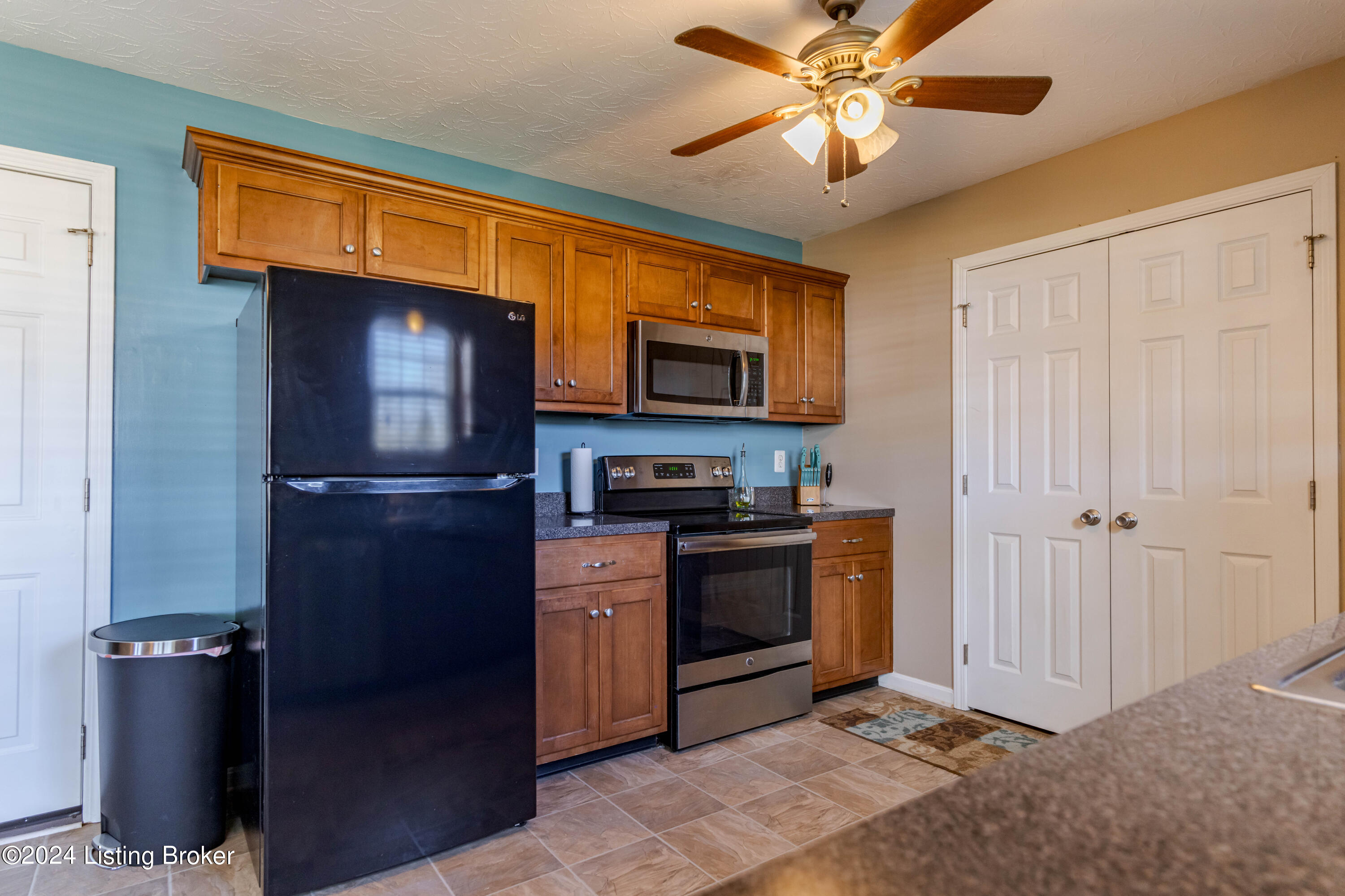331 Madison Rae Boulevard Shepherdsville, KY 40165 - Photo 8 of 24 9