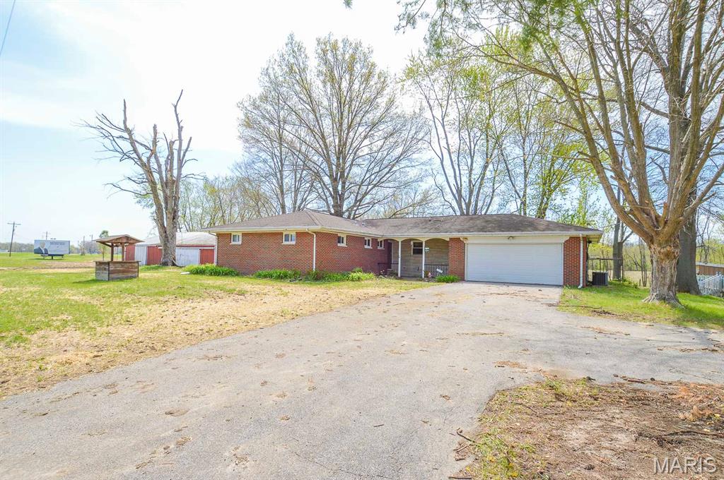 4327 Mascoutah Avenue Belleville, IL 62221 - Photo 2 of 49