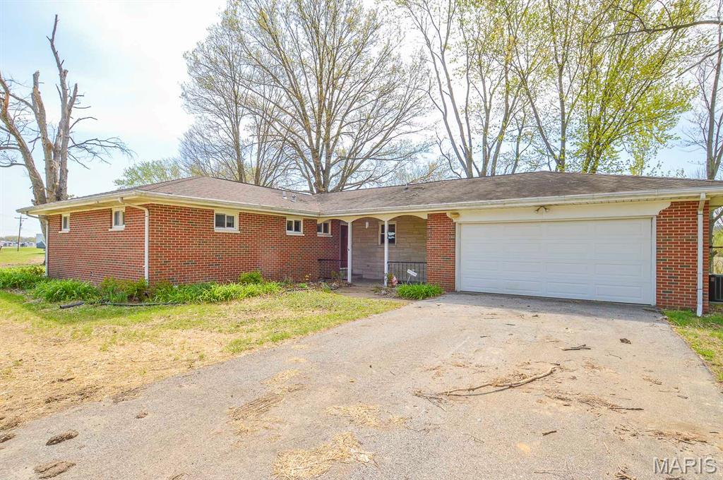 4327 Mascoutah Avenue Belleville, IL 62221 - Photo 3 of 49