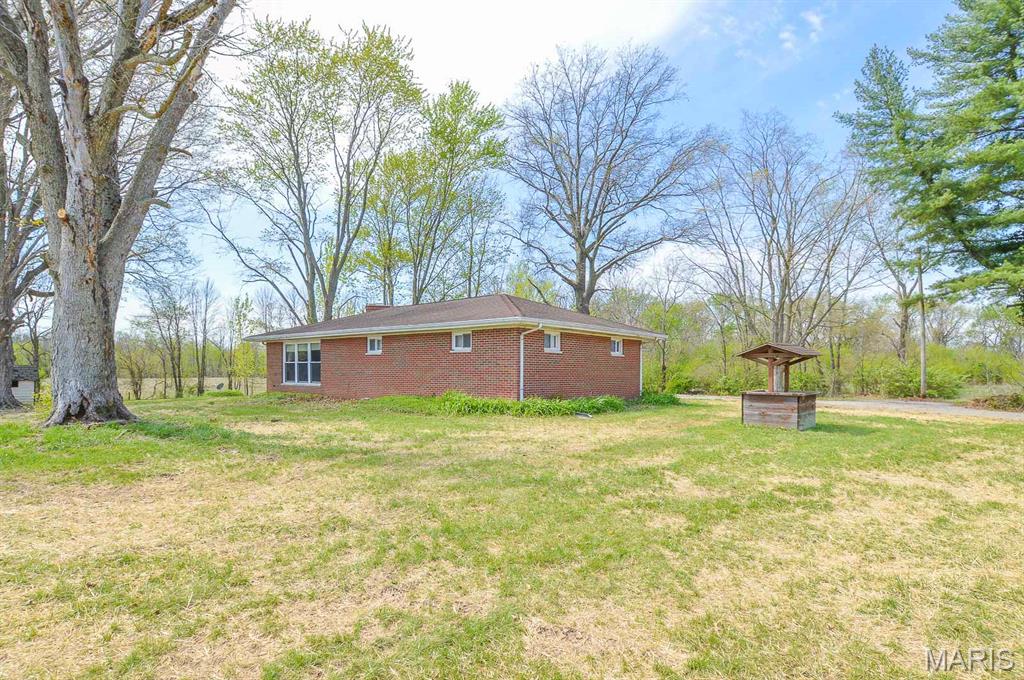 4327 Mascoutah Avenue Belleville, IL 62221 - Photo 4 of 49