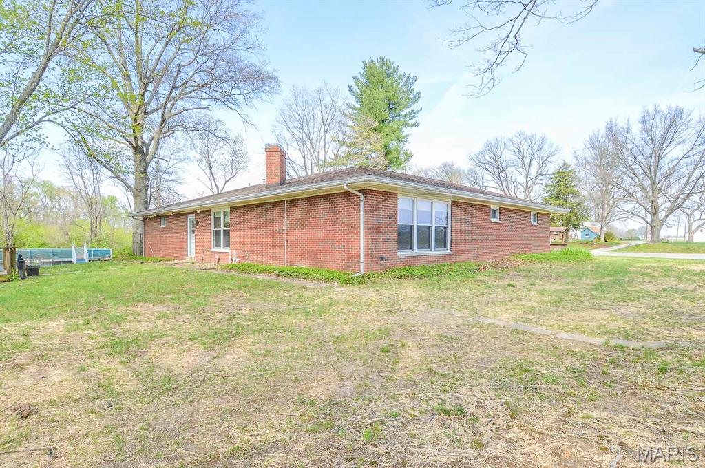 4327 Mascoutah Avenue Belleville, IL 62221 - Photo 5 of 49