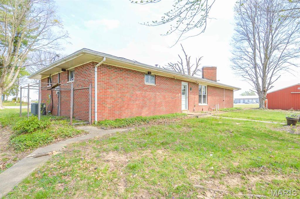 4327 Mascoutah Avenue Belleville, IL 62221 - Photo 6 of 49