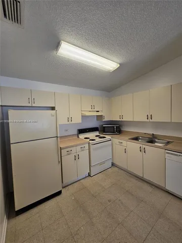 $1,750 | 3650 North 56th Avenue, Unit 515, Hollywood, FL 33021