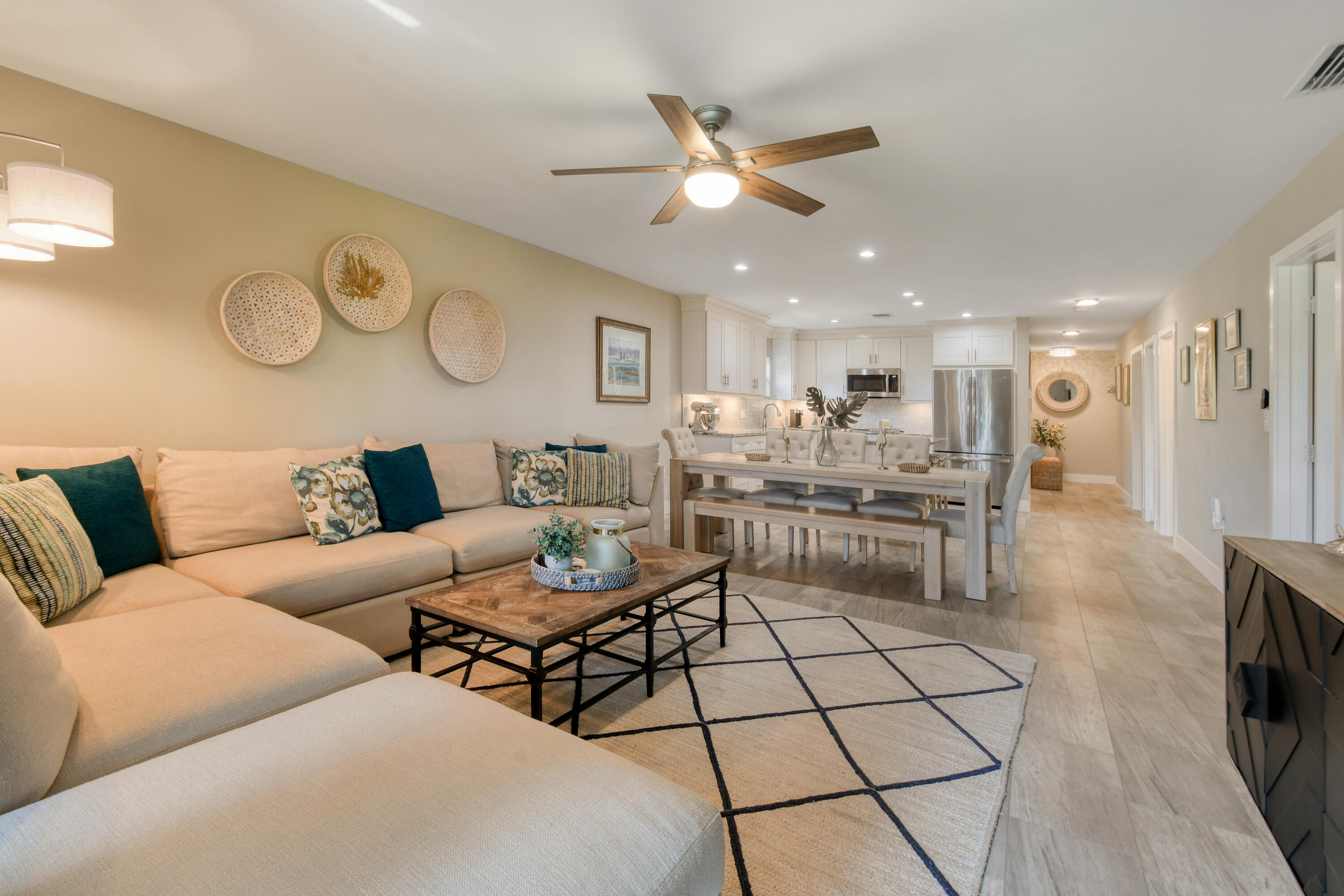 717 Highway 1, Unit 508 Jupiter, FL 33477 - Photo 18 of 66 a living room with furniture and kitchen view