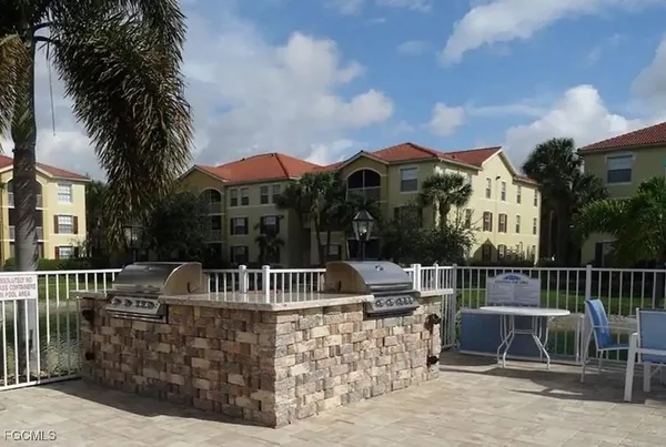 a view of a house with backyard and porch