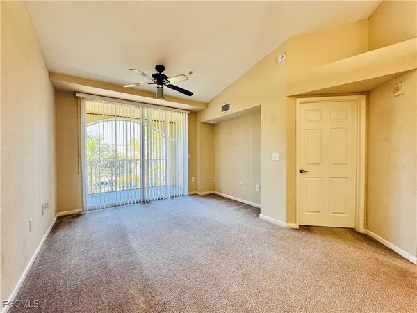 a view of n empty room with ceiling fan