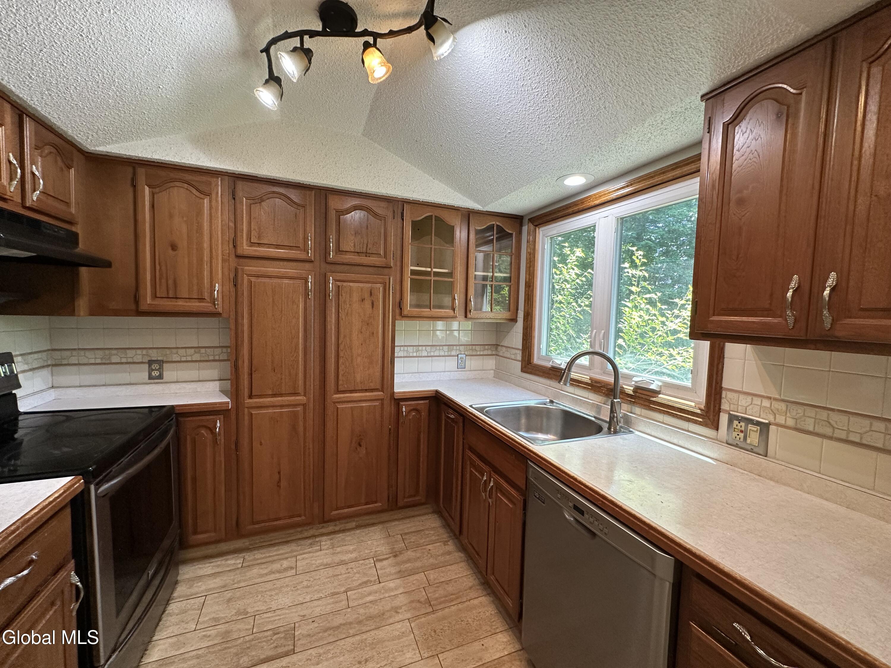 2810 Consaul Road Schenectady, NY 12304 - Photo 11 of 19 IMG_0148