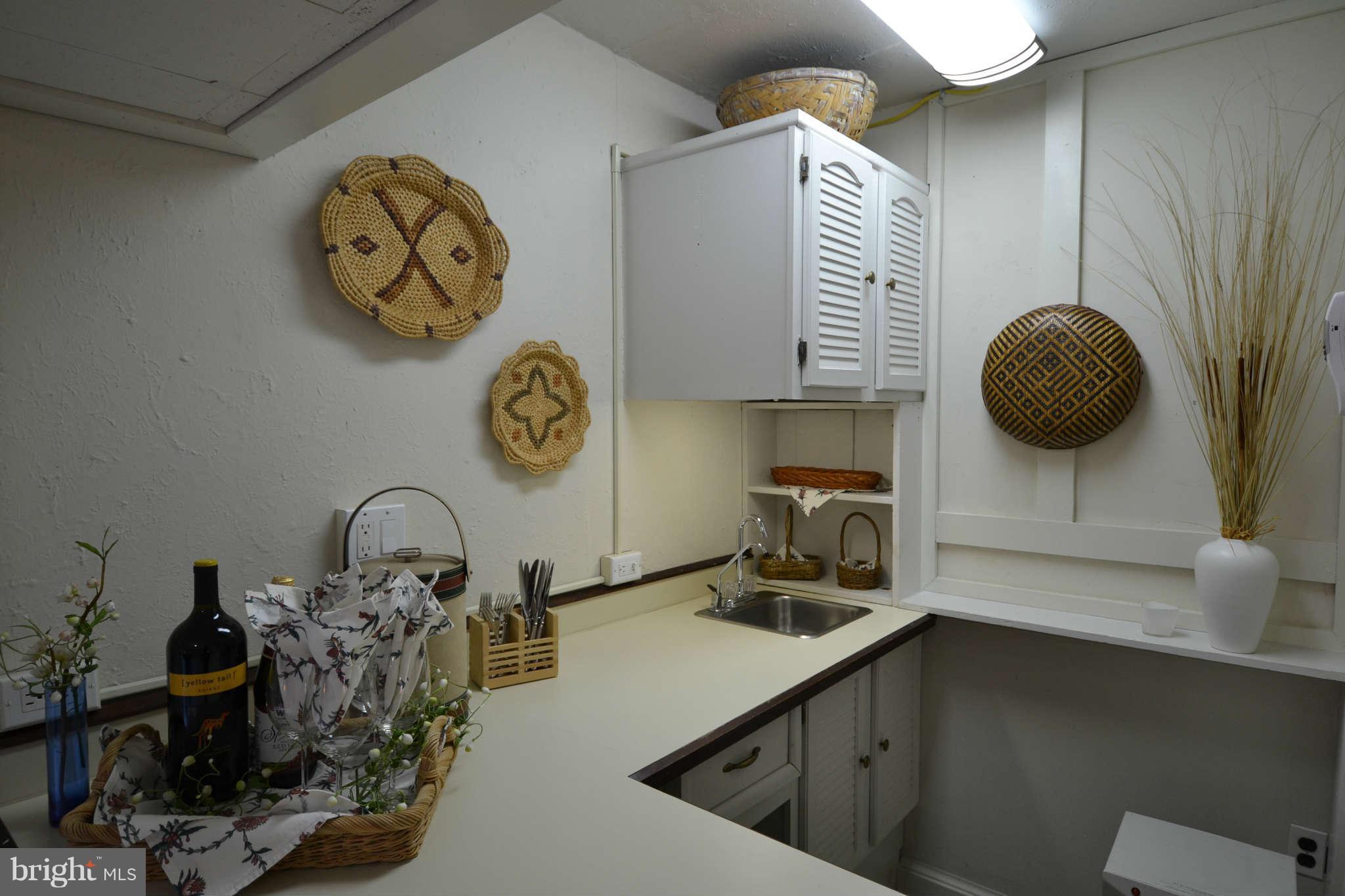 7467 Clifton Road Clifton, VA 20124 - Photo 22 of 30 Wet Bar in Family Room is Great for Parties