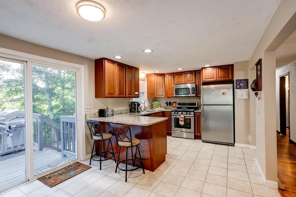 29 William Road Billerica, MA 01821 - Photo 8 of 39 Gallery Image 8